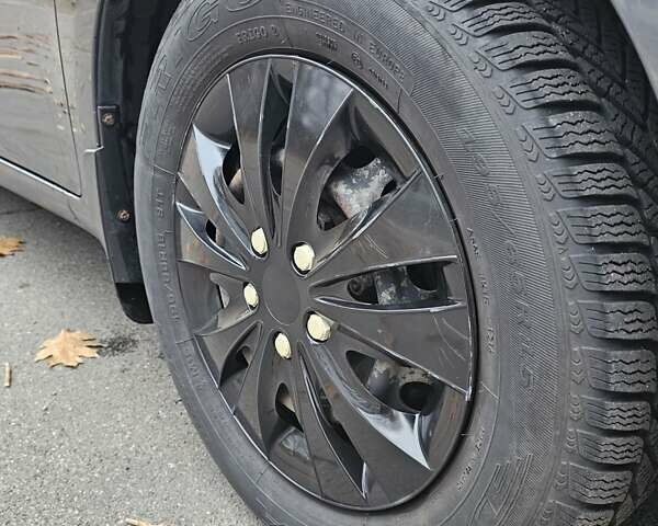 Сірий Тойота Королла, об'ємом двигуна 1.6 л та пробігом 160 тис. км за 6000 $, фото 12 на Automoto.ua