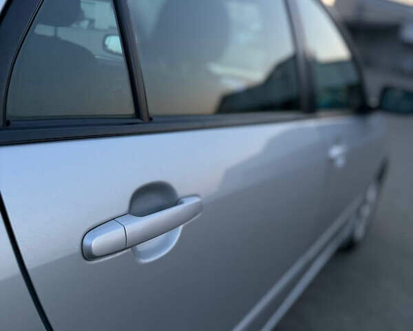 Сірий Тойота Королла, об'ємом двигуна 1.8 л та пробігом 123 тис. км за 6500 $, фото 7 на Automoto.ua