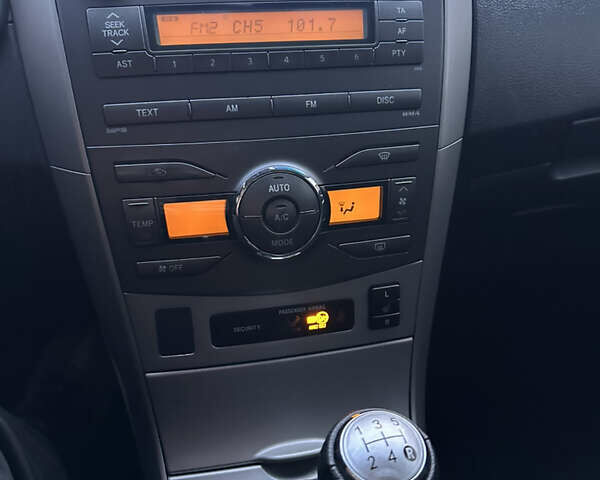 Серый Тойота Королла, объемом двигателя 1.6 л и пробегом 180 тыс. км за 7500 $, фото 6 на Automoto.ua