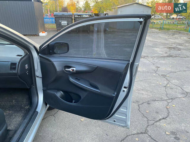 Серый Тойота Королла, объемом двигателя 1.6 л и пробегом 250 тыс. км за 5800 $, фото 7 на Automoto.ua