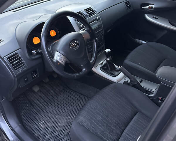 Серый Тойота Королла, объемом двигателя 1.6 л и пробегом 180 тыс. км за 7500 $, фото 5 на Automoto.ua