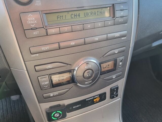 Сірий Тойота Королла, об'ємом двигуна 1.6 л та пробігом 196 тис. км за 5800 $, фото 16 на Automoto.ua