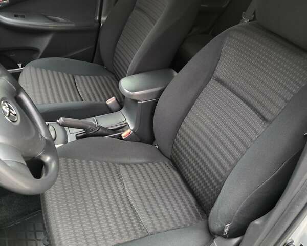 Серый Тойота Королла, объемом двигателя 1.6 л и пробегом 193 тыс. км за 7700 $, фото 16 на Automoto.ua