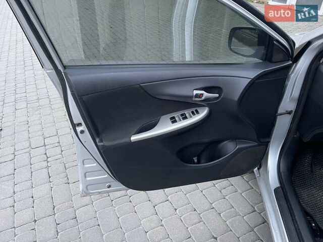 Серый Тойота Королла, объемом двигателя 1.6 л и пробегом 255 тыс. км за 5800 $, фото 9 на Automoto.ua