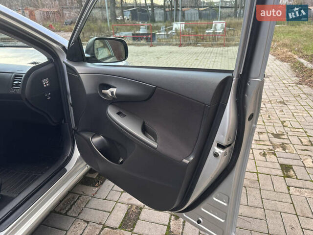 Серый Тойота Королла, объемом двигателя 1.6 л и пробегом 163 тыс. км за 6900 $, фото 23 на Automoto.ua