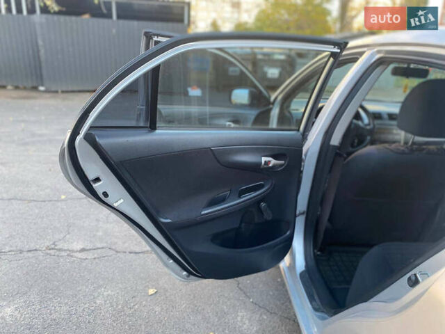 Серый Тойота Королла, объемом двигателя 1.6 л и пробегом 250 тыс. км за 5800 $, фото 9 на Automoto.ua