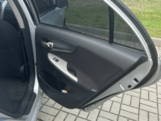 Сірий Тойота Королла, об'ємом двигуна 1.6 л та пробігом 230 тис. км за 6700 $, фото 12 на Automoto.ua