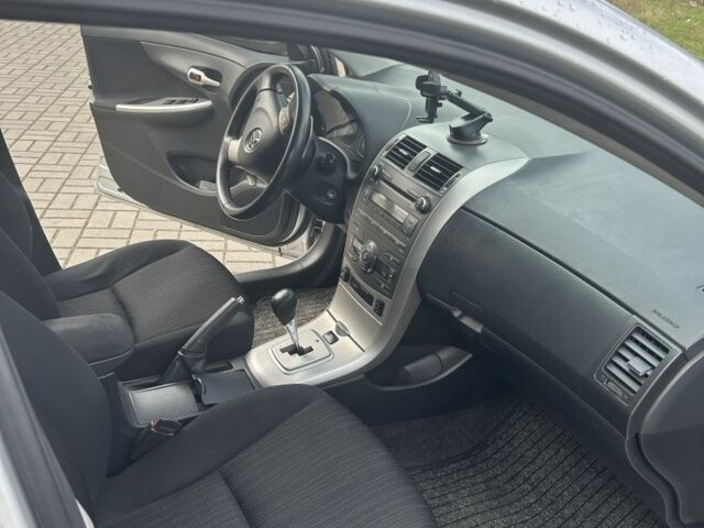 Сірий Тойота Королла, об'ємом двигуна 1.6 л та пробігом 230 тис. км за 6700 $, фото 14 на Automoto.ua