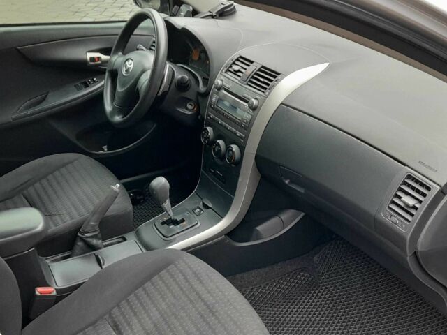 Сірий Тойота Королла, об'ємом двигуна 1.6 л та пробігом 174 тис. км за 6900 $, фото 15 на Automoto.ua