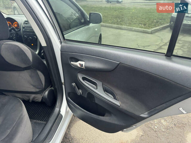 Серый Тойота Королла, объемом двигателя 1.6 л и пробегом 162 тыс. км за 7300 $, фото 12 на Automoto.ua