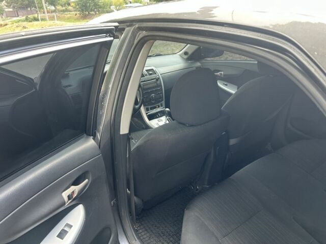 Серый Тойота Королла, объемом двигателя 1.6 л и пробегом 240 тыс. км за 5500 $, фото 6 на Automoto.ua