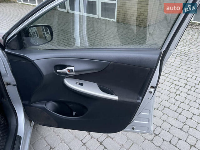 Серый Тойота Королла, объемом двигателя 1.6 л и пробегом 255 тыс. км за 5800 $, фото 12 на Automoto.ua