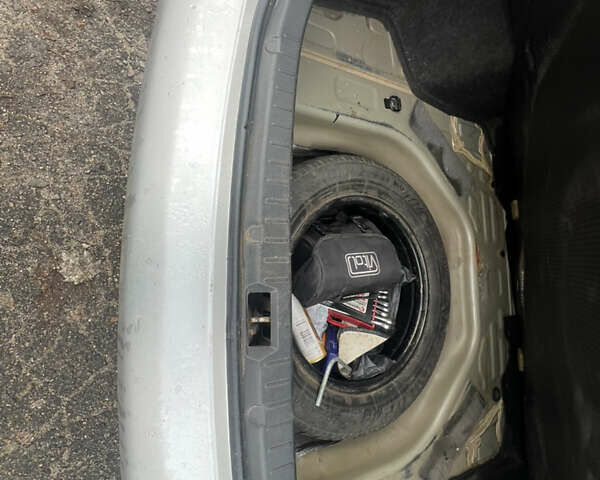 Серый Тойота Королла, объемом двигателя 1.6 л и пробегом 280 тыс. км за 6500 $, фото 7 на Automoto.ua