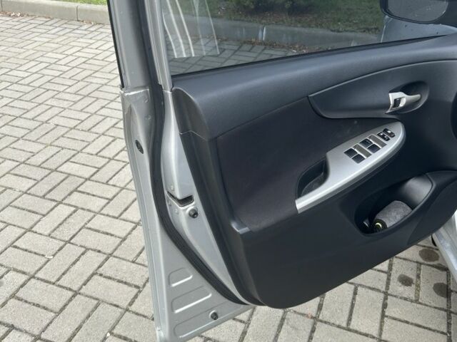 Сірий Тойота Королла, об'ємом двигуна 1.6 л та пробігом 230 тис. км за 6700 $, фото 9 на Automoto.ua