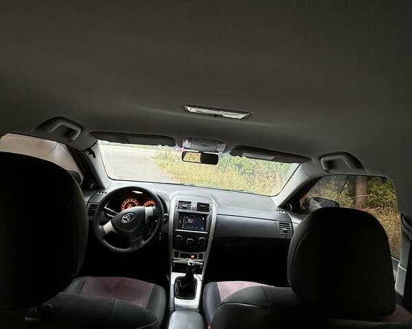 Серый Тойота Королла, объемом двигателя 1.6 л и пробегом 190 тыс. км за 5750 $, фото 6 на Automoto.ua