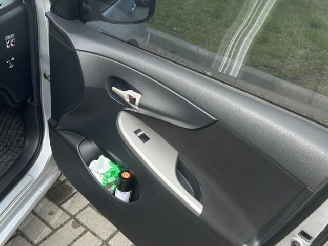 Сірий Тойота Королла, об'ємом двигуна 1.6 л та пробігом 230 тис. км за 6700 $, фото 17 на Automoto.ua