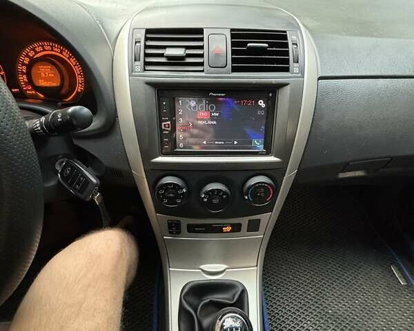 Серый Тойота Королла, объемом двигателя 1.6 л и пробегом 190 тыс. км за 5750 $, фото 10 на Automoto.ua