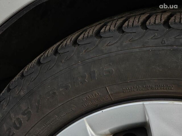 Серый Тойота Королла, объемом двигателя 1.6 л и пробегом 251 тыс. км за 6690 $, фото 4 на Automoto.ua