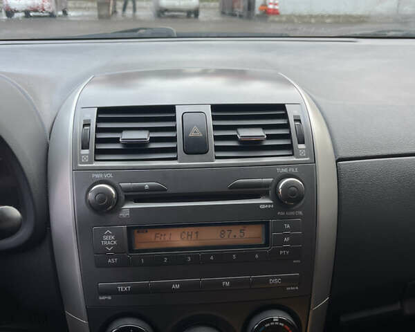 Серый Тойота Королла, объемом двигателя 1.6 л и пробегом 279 тыс. км за 6999 $, фото 12 на Automoto.ua