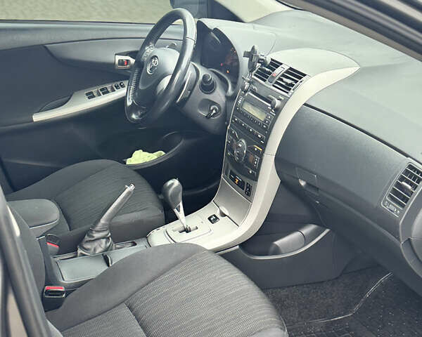 Серый Тойота Королла, объемом двигателя 1.6 л и пробегом 170 тыс. км за 5400 $, фото 10 на Automoto.ua