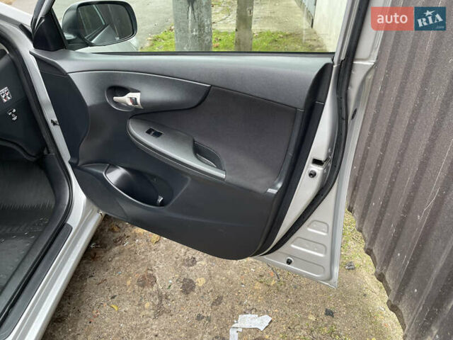 Сірий Тойота Королла, об'ємом двигуна 1.6 л та пробігом 236 тис. км за 3999 $, фото 7 на Automoto.ua