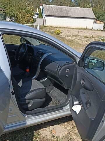 Серый Тойота Королла, объемом двигателя 1.6 л и пробегом 142 тыс. км за 7000 $, фото 4 на Automoto.ua