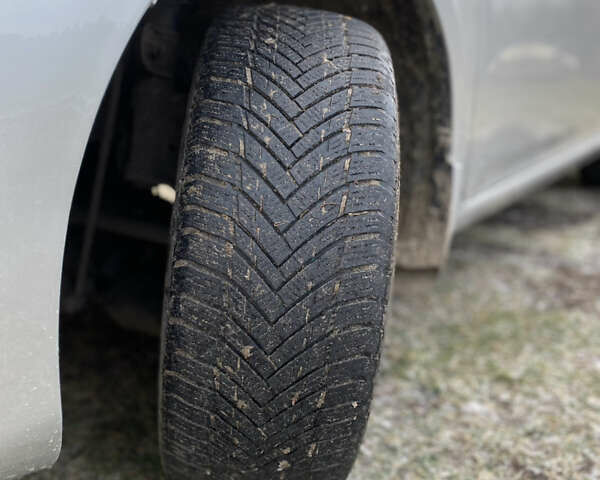 Серый Тойота Королла, объемом двигателя 1.6 л и пробегом 169 тыс. км за 7500 $, фото 3 на Automoto.ua