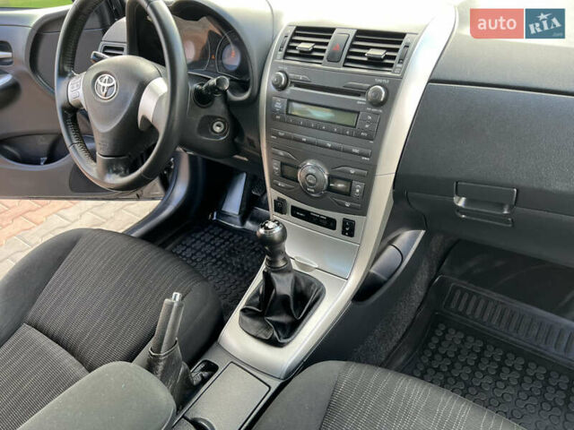 Сірий Тойота Королла, об'ємом двигуна 1.6 л та пробігом 213 тис. км за 7699 $, фото 27 на Automoto.ua