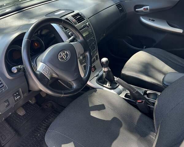 Серый Тойота Королла, объемом двигателя 1.6 л и пробегом 195 тыс. км за 7000 $, фото 6 на Automoto.ua