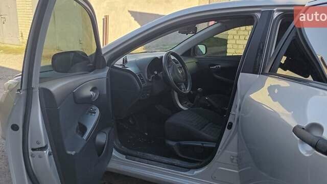 Сірий Тойота Королла, об'ємом двигуна 1.4 л та пробігом 246 тис. км за 6050 $, фото 23 на Automoto.ua