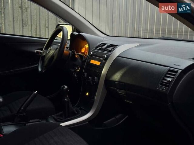 Серый Тойота Королла, объемом двигателя 1.6 л и пробегом 165 тыс. км за 7250 $, фото 35 на Automoto.ua