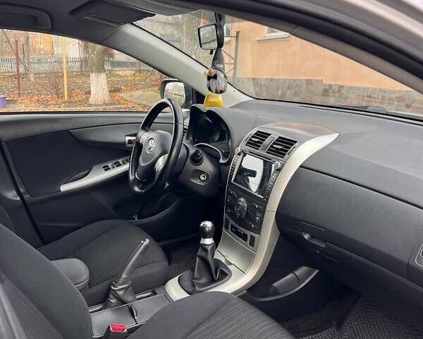 Серый Тойота Королла, объемом двигателя 1.6 л и пробегом 260 тыс. км за 6900 $, фото 3 на Automoto.ua