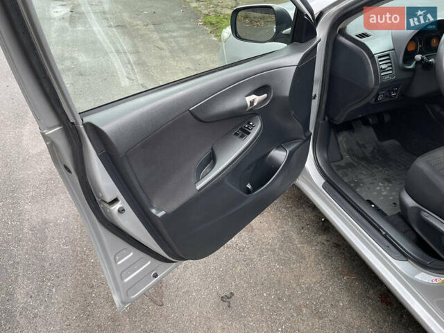 Сірий Тойота Королла, об'ємом двигуна 1.6 л та пробігом 236 тис. км за 3999 $, фото 10 на Automoto.ua