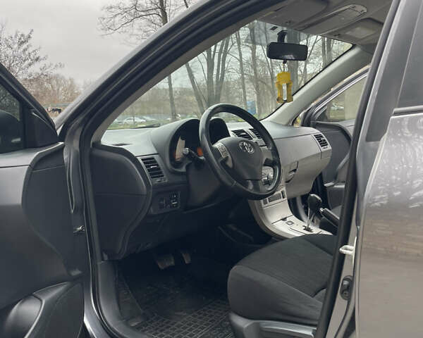 Серый Тойота Королла, объемом двигателя 1.6 л и пробегом 180 тыс. км за 5600 $, фото 12 на Automoto.ua