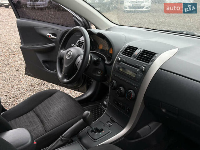 Серый Тойота Королла, объемом двигателя 1.6 л и пробегом 44 тыс. км за 8300 $, фото 19 на Automoto.ua