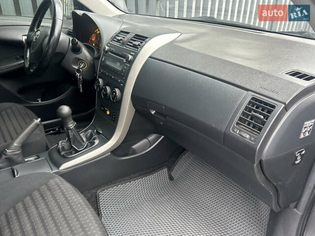 Сірий Тойота Королла, об'ємом двигуна 1.6 л та пробігом 287 тис. км за 5999 $, фото 23 на Automoto.ua