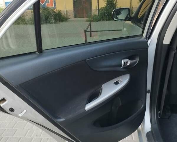 Сірий Тойота Королла, об'ємом двигуна 1.6 л та пробігом 240 тис. км за 6300 $, фото 17 на Automoto.ua