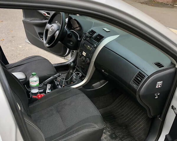 Серый Тойота Королла, объемом двигателя 1.6 л и пробегом 255 тыс. км за 6500 $, фото 3 на Automoto.ua