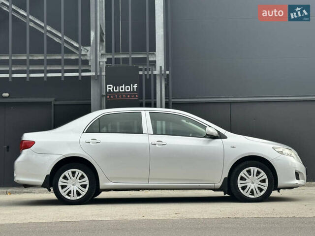 Серый Тойота Королла, объемом двигателя 1.6 л и пробегом 160 тыс. км за 7495 $, фото 2 на Automoto.ua