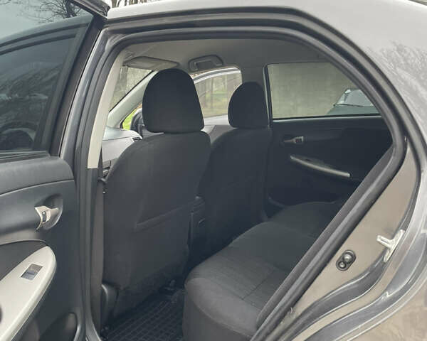 Серый Тойота Королла, объемом двигателя 1.6 л и пробегом 180 тыс. км за 5600 $, фото 11 на Automoto.ua