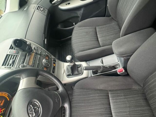 Серый Тойота Королла, объемом двигателя 1.6 л и пробегом 172 тыс. км за 8300 $, фото 9 на Automoto.ua