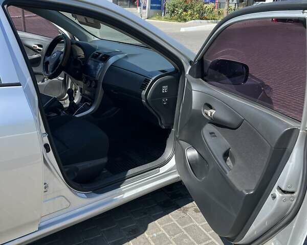 Серый Тойота Королла, объемом двигателя 1.6 л и пробегом 253 тыс. км за 7000 $, фото 11 на Automoto.ua