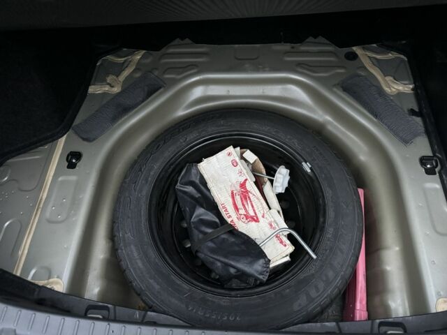 Сірий Тойота Королла, об'ємом двигуна 1.6 л та пробігом 131 тис. км за 8200 $, фото 13 на Automoto.ua