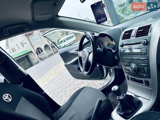 Серый Тойота Королла, объемом двигателя 1.6 л и пробегом 197 тыс. км за 6300 $, фото 3 на Automoto.ua
