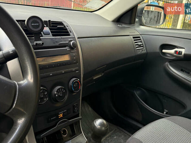 Сірий Тойота Королла, об'ємом двигуна 0.2 л та пробігом 176 тис. км за 7500 $, фото 9 на Automoto.ua