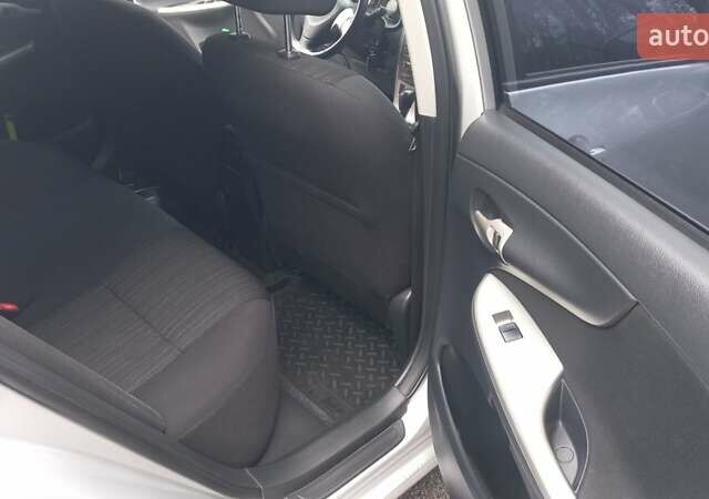 Серый Тойота Королла, объемом двигателя 1.6 л и пробегом 145 тыс. км за 8500 $, фото 23 на Automoto.ua