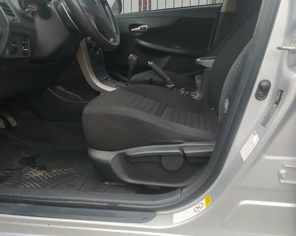 Сірий Тойота Королла, об'ємом двигуна 1.6 л та пробігом 165 тис. км за 7400 $, фото 7 на Automoto.ua