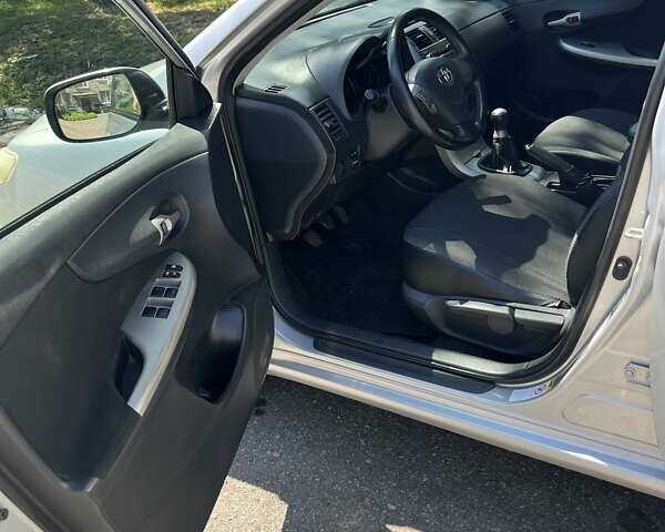 Серый Тойота Королла, объемом двигателя 1.6 л и пробегом 195 тыс. км за 7000 $, фото 7 на Automoto.ua