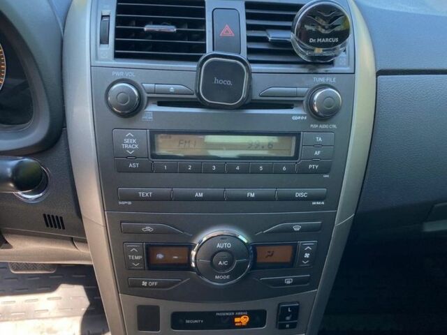 Серый Тойота Королла, объемом двигателя 1.6 л и пробегом 180 тыс. км за 6500 $, фото 5 на Automoto.ua