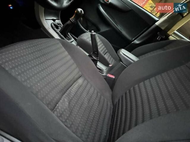 Серый Тойота Королла, объемом двигателя 1.6 л и пробегом 165 тыс. км за 7250 $, фото 12 на Automoto.ua